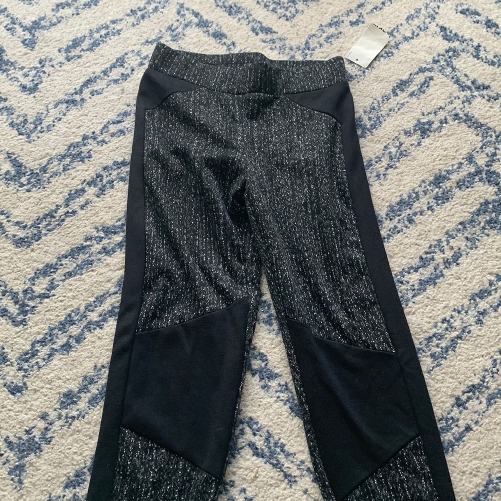 Moro black leggings with details on the knees